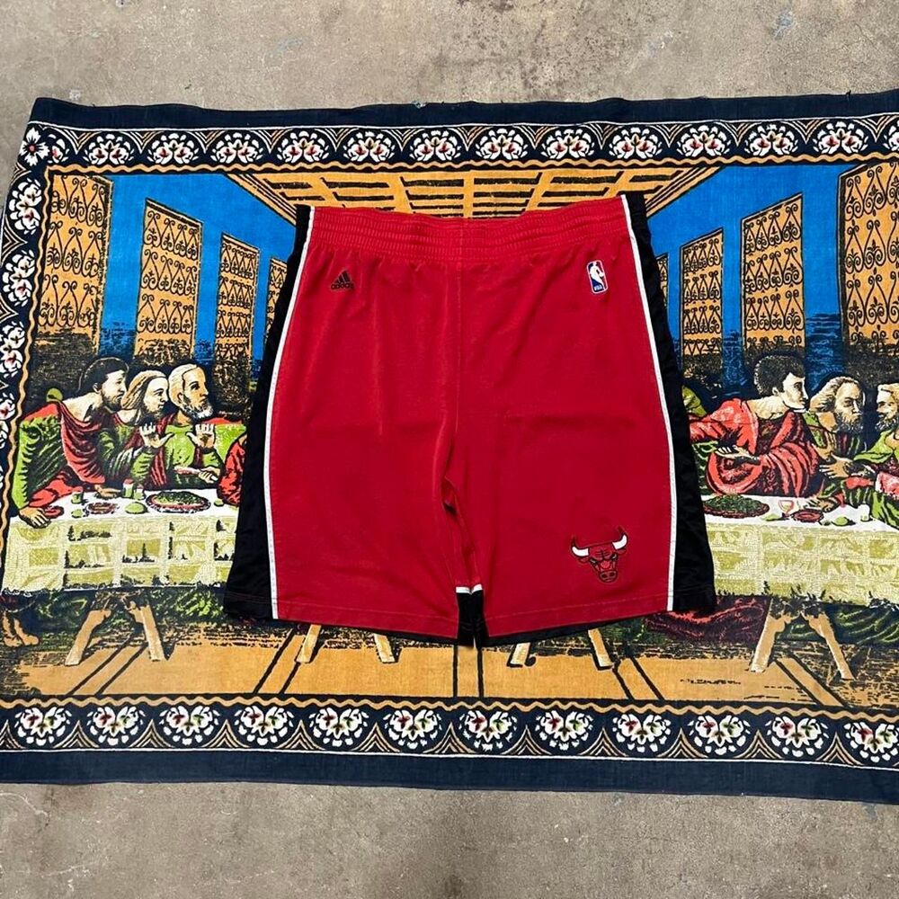 Adidas Chicago Bulls basketball shorts mesh baggy size xl sportswear NBA y2k